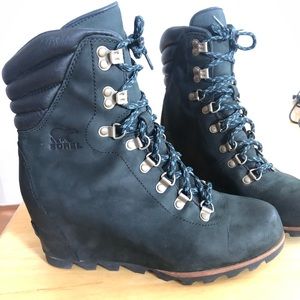 Joan of Arc SOREL wedge boot black